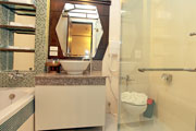 Bathroom - Deluxe Room | Pattaya Loft hotel